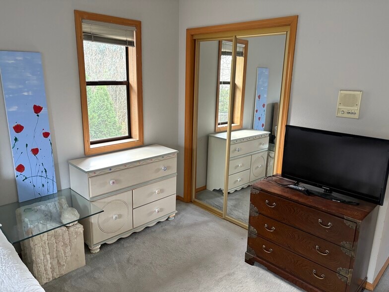 Corner bedroom - 7501 SW 195th Pl