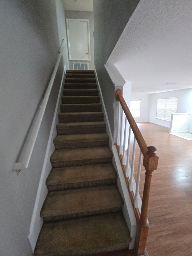 Building Photo - 3/3 Townhome In Valrico