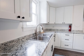 Building Photo - 118 E Carey St