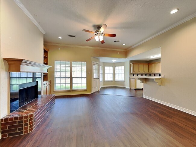 Building Photo - 2922 31st Ave N