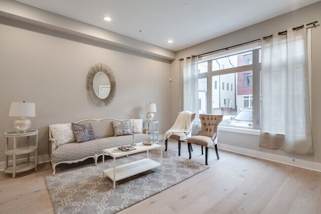 Building Photo - Northern Liberties Townhome with Parking