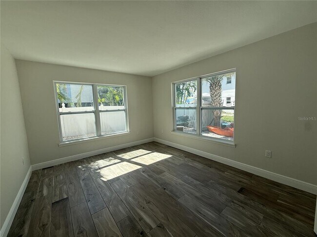 Building Photo - 14120 Palm St