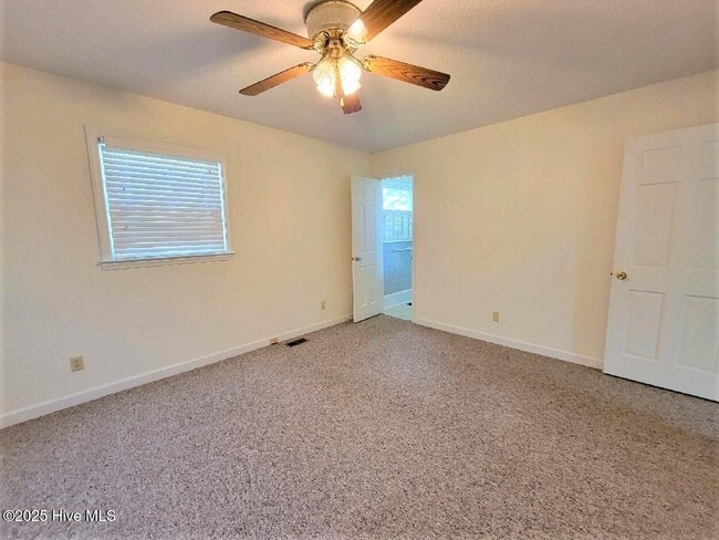 Building Photo - 304 Beech Ln