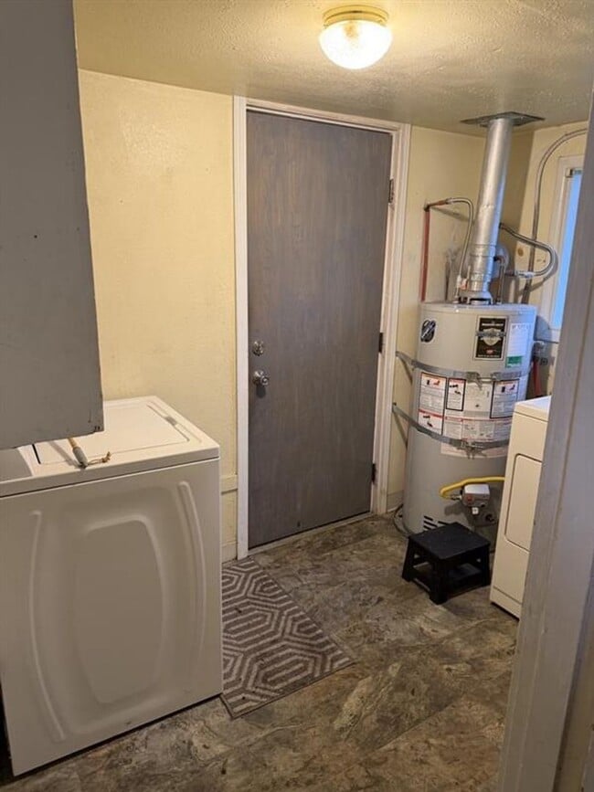 Building Photo - Fully Fenced 2 Bedroom 1 Bathroom House in Everson