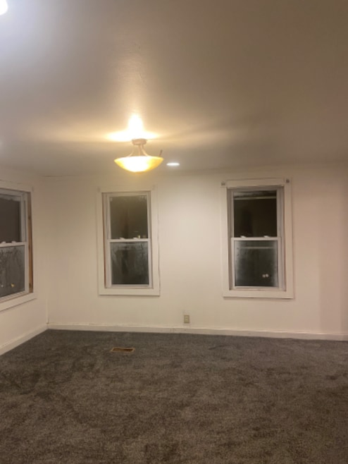 Building Photo - 103 County St