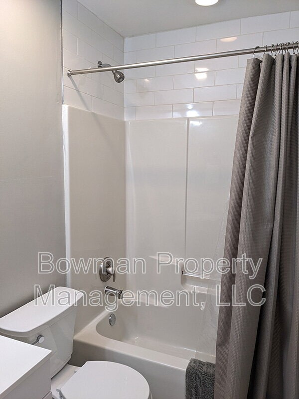 Building Photo - 180 Twin Creek Ct