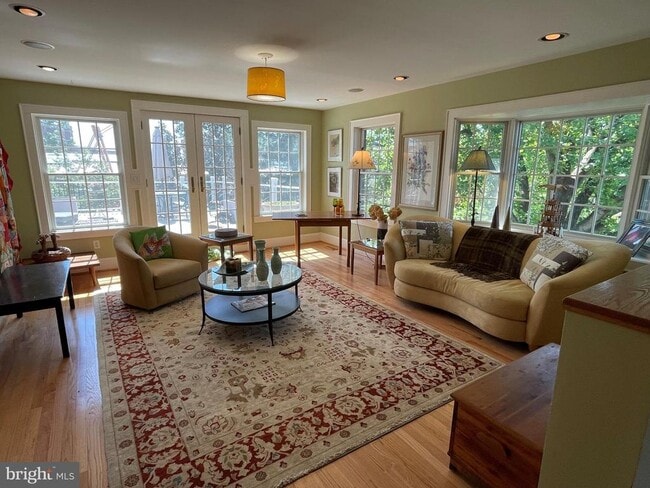 Building Photo - 19 Sunset Dr