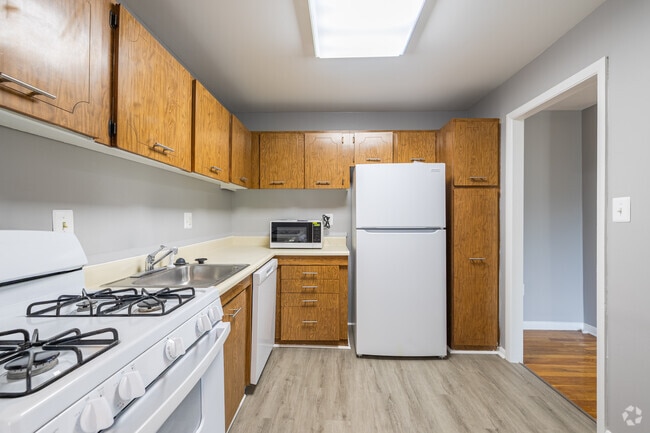 Primary Photo - Hampshire House Apartments