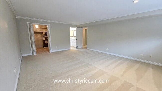 Building Photo - 395 101st Ave SE