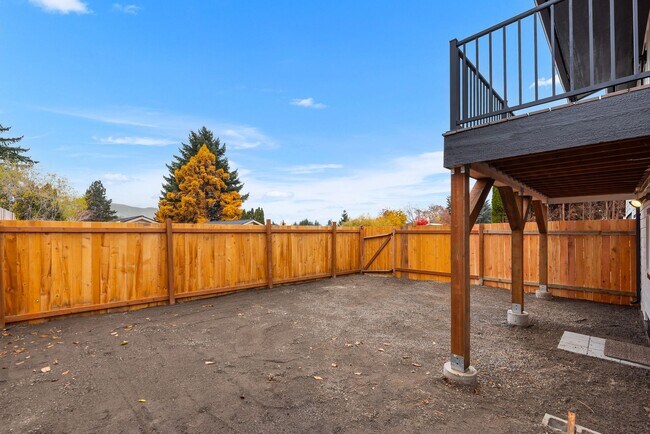 Building Photo - 460 N James Ave