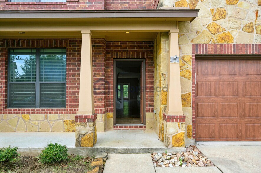 Building Photo - 920 Water Hyacinth Loop