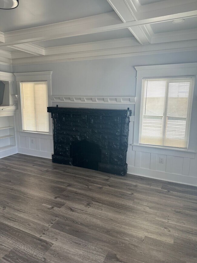 Building Photo - Beautifully Remodeled 4-Bedroom, 2-Bathroom Single-Family Home
