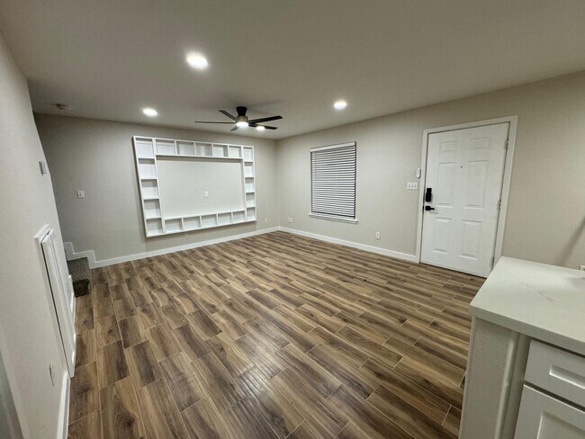 Building Photo - 721 Sonesta Dr