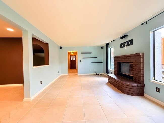 Building Photo - Charming and Move-in Ready, 3BD/2.5BA, Two-Story Townhome in Canyon Green at Canyon Lakes in San ...