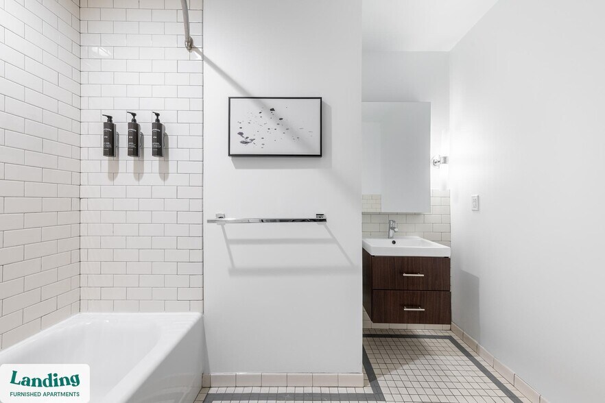 Building Photo - 933 McGee St