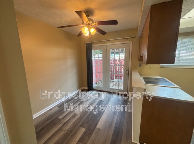Building Photo - 967 Taylorsview Dr