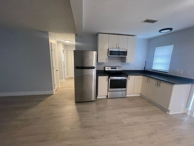 Building Photo - 780 NE 46th Ct
