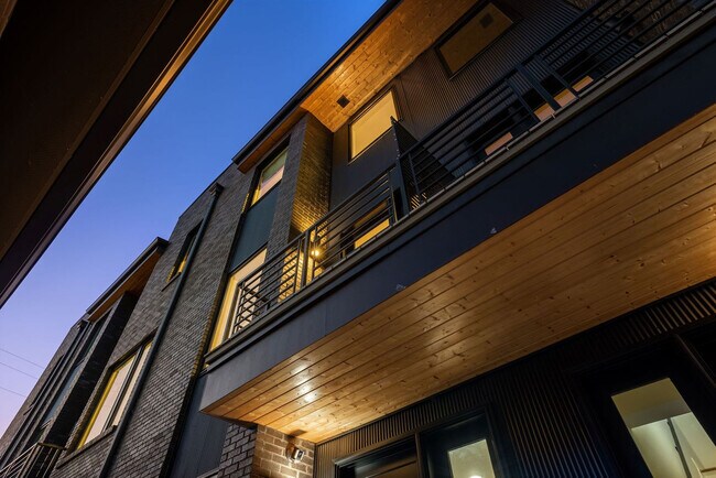 Building Photo - 1117 3rd Ave S