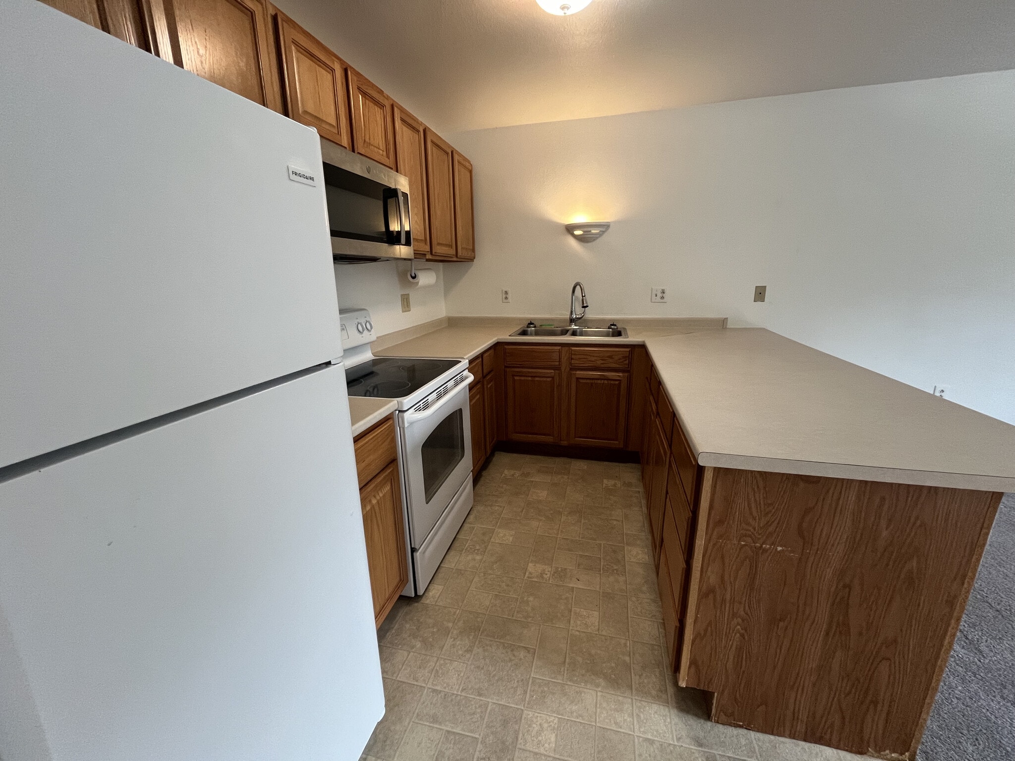 Building Photo - 615 Ginko Rd