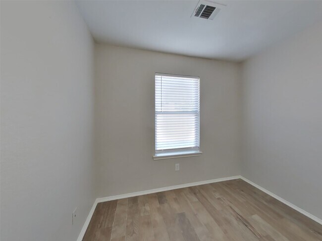 Building Photo - 22823 Sugar Bear Dr