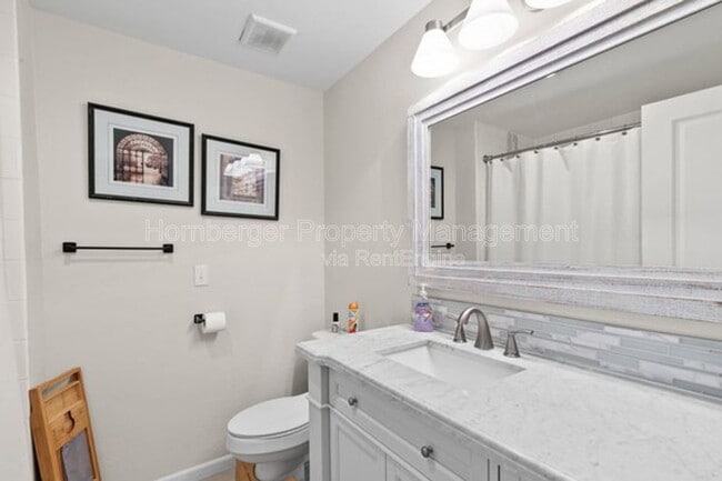 Building Photo - 4510 N Sommer St