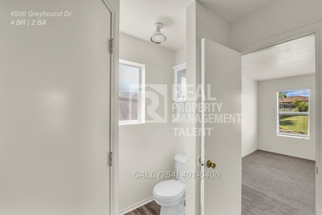 Building Photo - 4506 Greyhound Dr