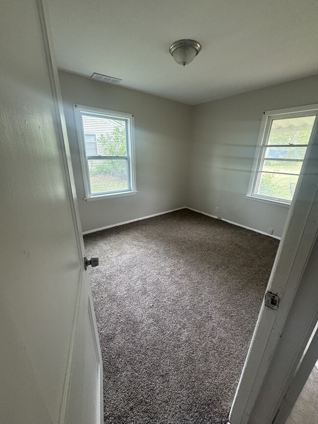 Building Photo - 3401 SE Ohio Ave