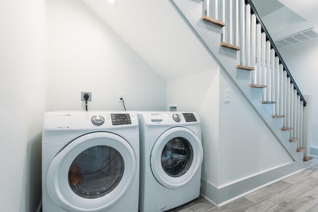 Building Photo - 10 Orrs Ct