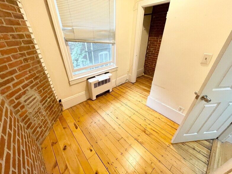 Building Photo - 32 Sussex St