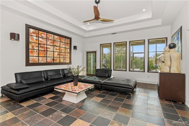 Building Photo - 708 Kiwi Ave