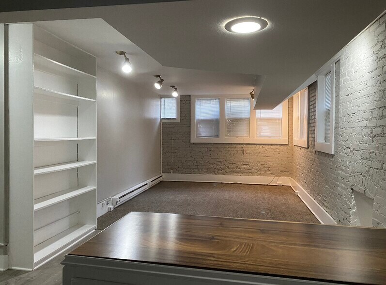 Building Photo - 2709 Hampshire Rd