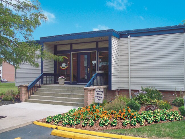 Building Photo - Woodcrest Apartment at 4388