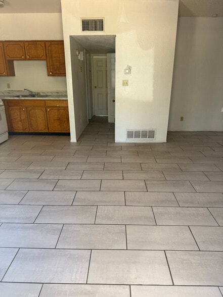 Building Photo - 450 Via Lechuza