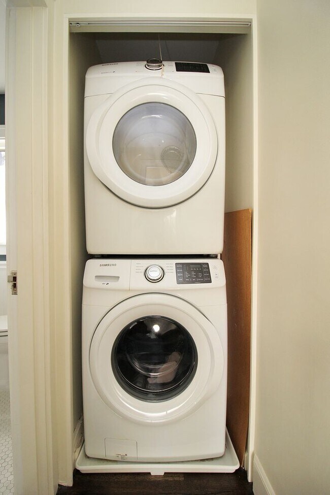 Building Photo - 2241 NE 33rd Ave