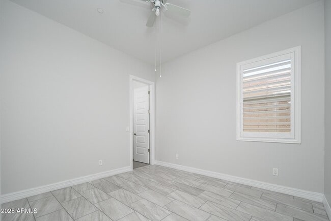 Building Photo - 9752 W Rowel Rd