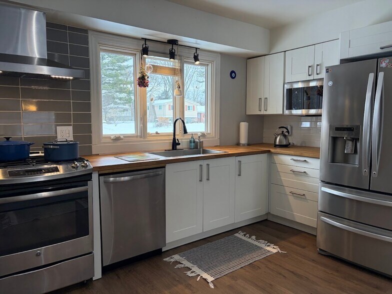 Building Photo - 7070 Riverstone Rd