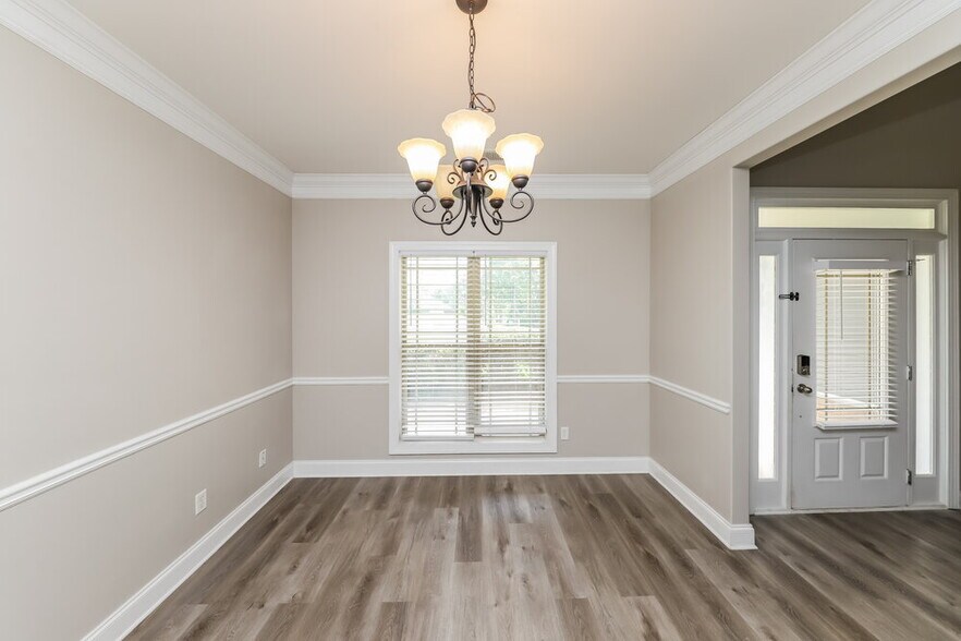 Building Photo - 480 Saddlechase Dr