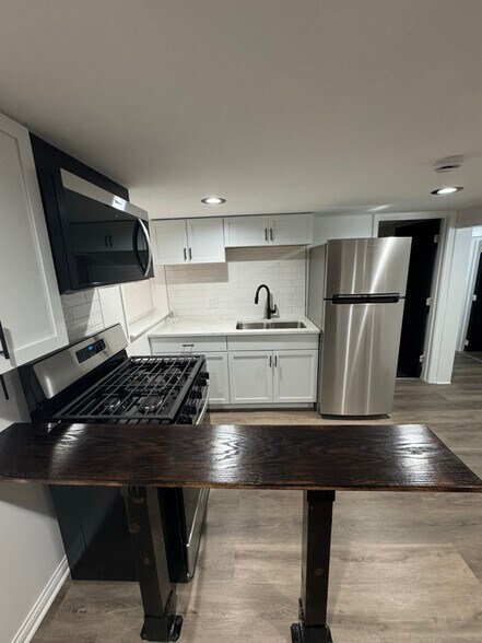 Building Photo - 5510 N Spaulding Ave