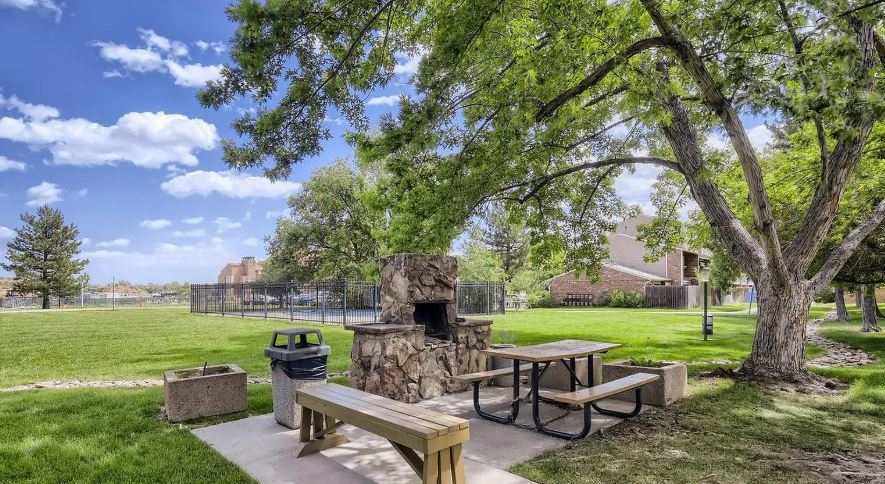 outdoor oven - 3161 Madison Ave