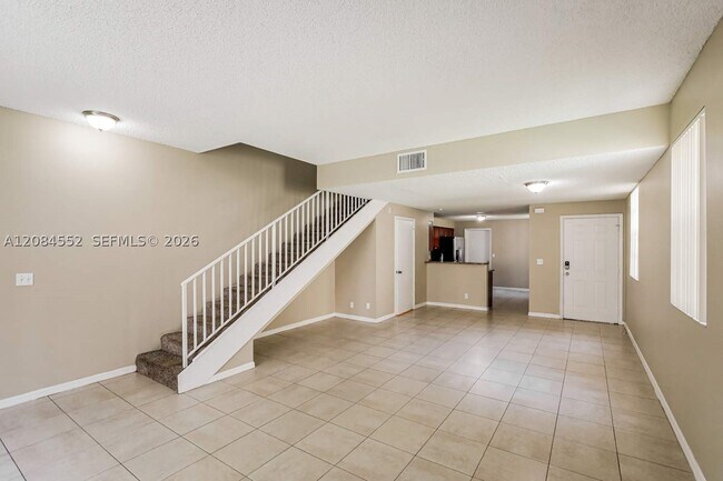 Building Photo - 1136 Sorrento Dr
