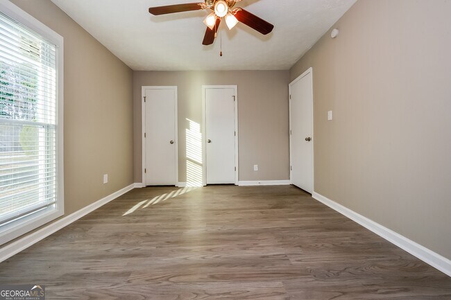 Building Photo - 5720 Twain Dr