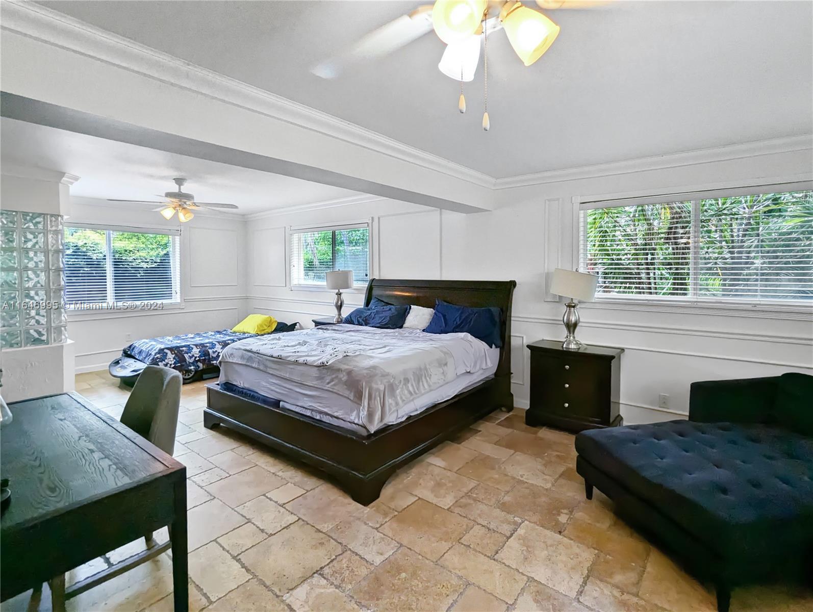 Building Photo - 6140 Pine Tree Dr