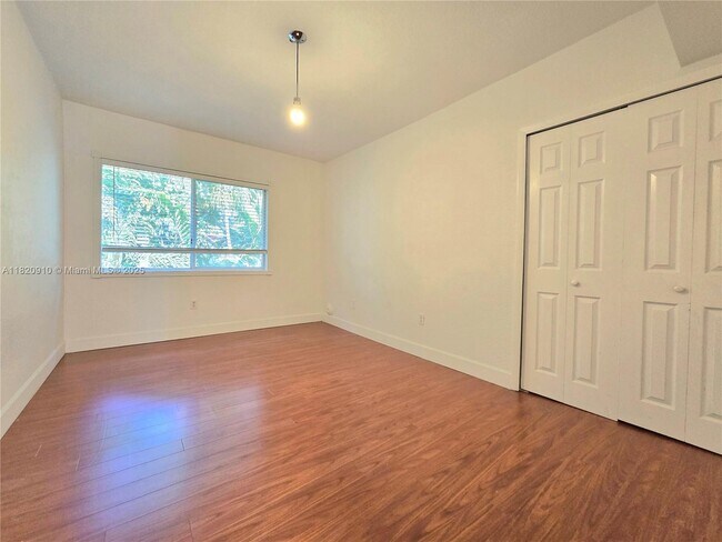Building Photo - 1152 99th St