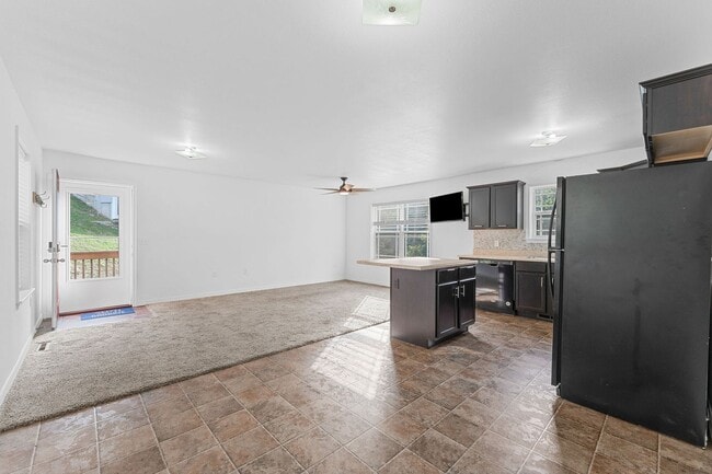 Building Photo - Modern 3-Bedroom Home Near Branson Landing...