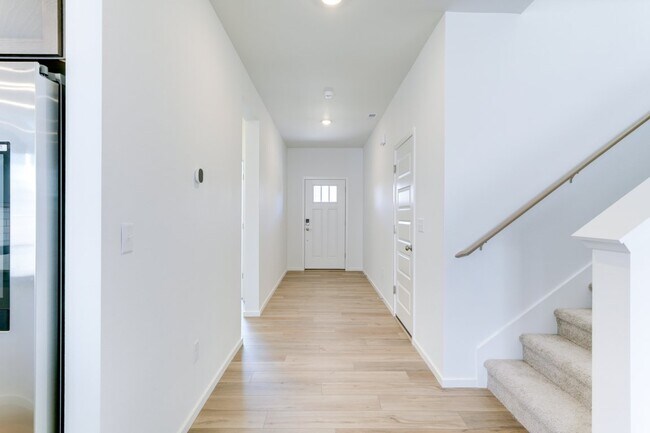 Building Photo - 6130 Crestner Dr SW