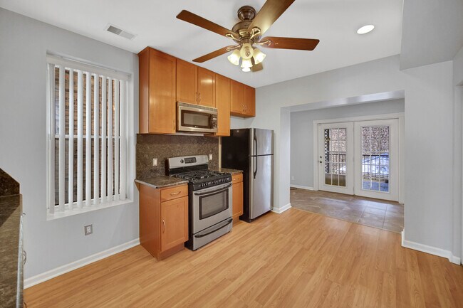 Building Photo - 2257 W Fullerton Ave