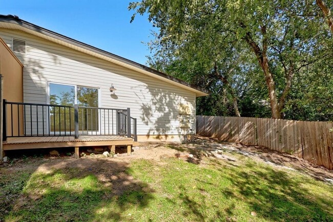 Building Photo - 1905 Cedar Ridge Dr