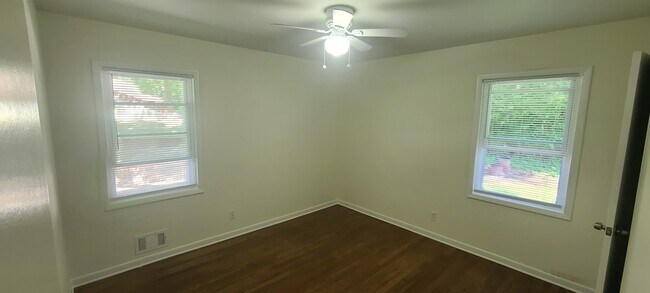 Building Photo - 1584 Greenwood Dr NW