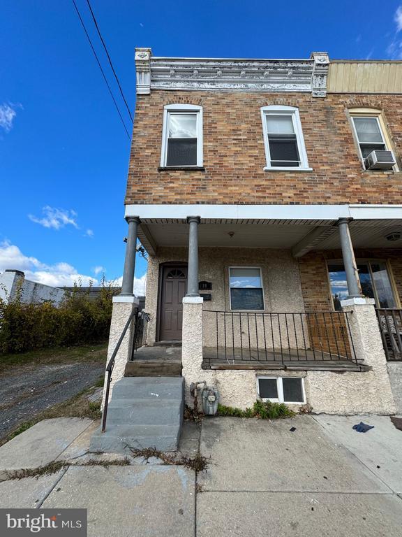 Building Photo - 620 W 2nd St