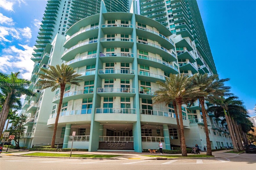 Building Photo - 1900 N Bayshore Dr